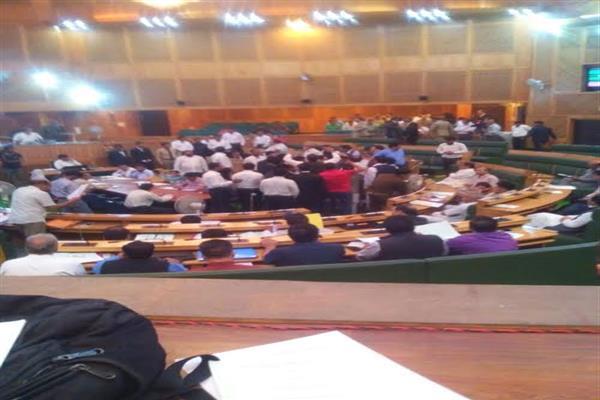 Lawmakers pitch for opening of more routes for cross LoC trade